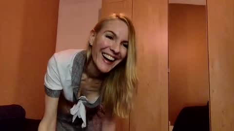 Snapshot of fanny_posy chatting on 12/29/24, 03:00 Fanny online show from 12/29/24, 03:00