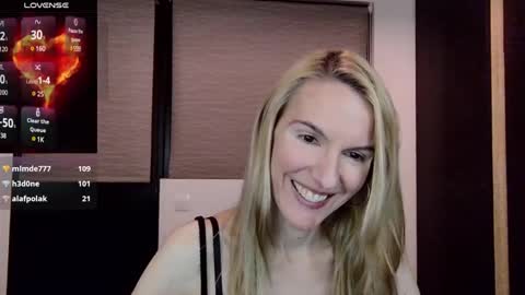 Snapshot of fanny_posy chatting on 02/12/25, 06:30 Fanny online show from 02/12/25, 06:30