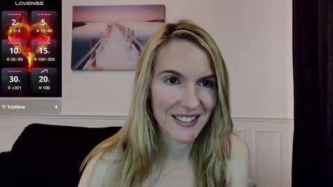 Snapshot of fanny_posy chatting on 02/19/25, 12:03 Fanny online show from 02/19/25, 12:03