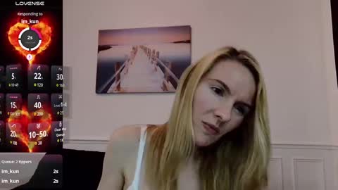 Snapshot of fanny_posy chatting on 02/27/25, 01:59 Fanny online show from 02/27/25, 01:59
