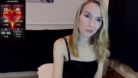 Snapshot of fanny_posy chatting on 03/02/25, 03:13 Fanny online show from 03/02/25, 03:13