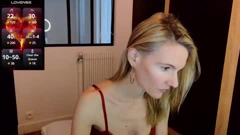 Snapshot of fanny_posy chatting on 03/04/25, 01:06 Fanny online show from 03/04/25, 01:06