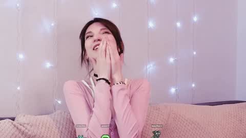 Snapshot of fannygales chatting on 01/09/25, 07:18 Kim online show from 01/09/25, 07:18