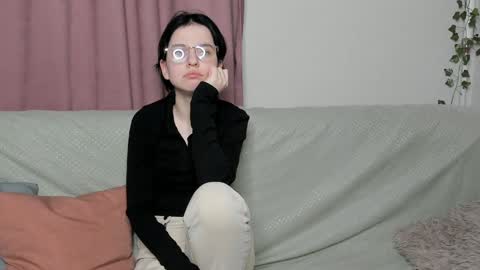 Snapshot of fannyharber chatting on 12/06/24, 11:00 Mia online show from 12/06/24, 11:00