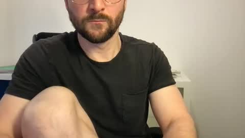 Snapshot of fantacyland chatting on 12/18/24, 02:28 Alex online show from 12/18/24, 02:28