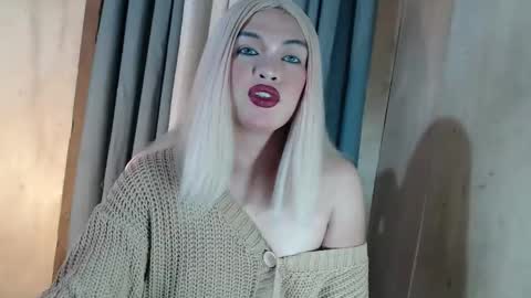 Snapshot of fantasticcock69_daniella chatting on 04/30/26, 11:42 DANIELLA - DONT FORGET TO GIVE ME A THUMBSU UP online show from 04/30/26, 11:42