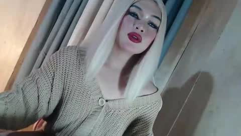 Snapshot of fantasticcock69_daniella chatting on 05/18/26, 05:13 DANIELLA - DONT FORGET TO GIVE ME A THUMBSU UP online show from 05/18/26, 05:13