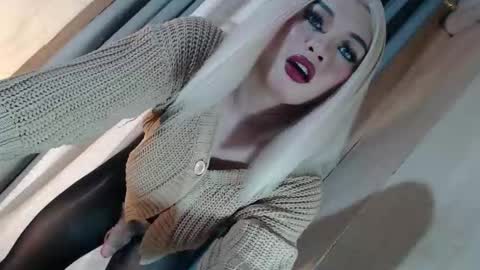 Snapshot of fantasticcock69_daniella chatting on 05/20/26, 04:57 DANIELLA - DONT FORGET TO GIVE ME A THUMBSU UP online show from 05/20/26, 04:57