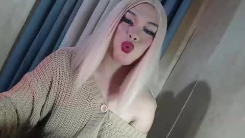 Snapshot of fantasticcock69_daniella chatting on 05/25/26, 04:07 DANIELLA - DONT FORGET TO GIVE ME A THUMBSU UP online show from 05/25/26, 04:07