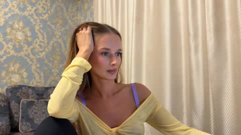 Snapshot of fantasy_moonlight chatting on 09/29/25, 05:29 fantasy_moonlight online show from 09/29/25, 05:29