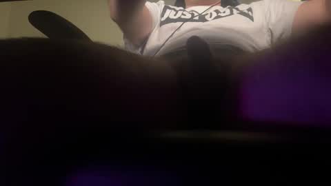 Snapshot of fantasydong chatting on 10/23/25, 04:01 eric online show from 10/23/25, 04:01