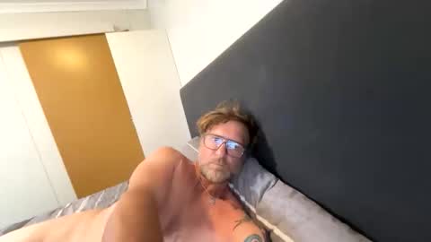 Snapshot of fantasying01 chatting on 12/01/25, 12:43 fantasying01 online show from 12/01/25, 12:43