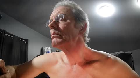 Snapshot of fantasyresort chatting on 01/02/25, 03:58 fantasyresort online show from 01/02/25, 03:58