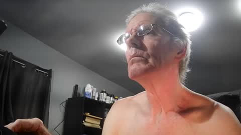 Snapshot of fantasyresort chatting on 02/03/25, 04:04 fantasyresort online show from 02/03/25, 04:04