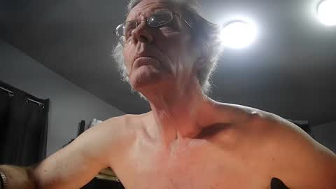 Snapshot of fantasyresort chatting on 02/24/25, 04:05 fantasyresort online show from 02/24/25, 04:05