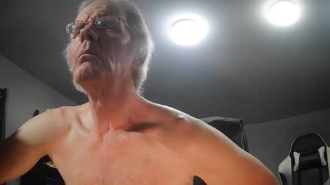 Snapshot of fantasyresort chatting on 03/03/25, 03:52 fantasyresort online show from 03/03/25, 03:52