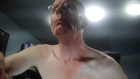 Snapshot of fantasyresort chatting on 10/08/25, 03:04 fantasyresort online show from 10/08/25, 03:04