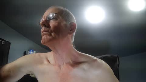 Snapshot of fantasyresort chatting on 10/09/25, 03:04 fantasyresort online show from 10/09/25, 03:04