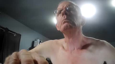 Snapshot of fantasyresort chatting on 10/13/25, 03:06 fantasyresort online show from 10/13/25, 03:06