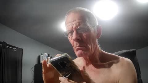 Snapshot of fantasyresort chatting on 10/14/25, 02:56 fantasyresort online show from 10/14/25, 02:56