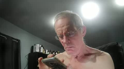 Snapshot of fantasyresort chatting on 10/27/25, 02:59 fantasyresort online show from 10/27/25, 02:59