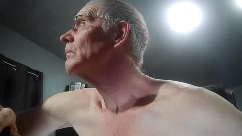 Snapshot of fantasyresort chatting on 10/29/25, 02:58 fantasyresort online show from 10/29/25, 02:58