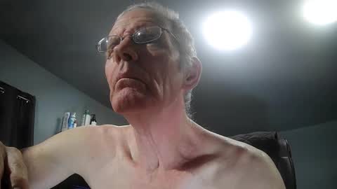 Snapshot of fantasyresort chatting on 11/15/25, 04:32 fantasyresort online show from 11/15/25, 04:32