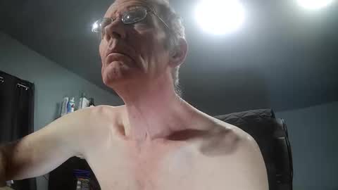 Snapshot of fantasyresort chatting on 11/18/25, 04:06 fantasyresort online show from 11/18/25, 04:06