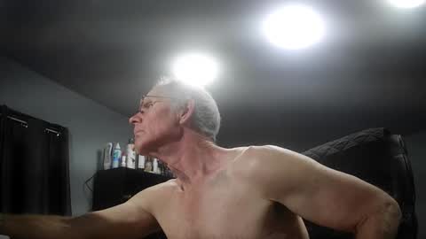 Snapshot of fantasyresort chatting on 12/01/25, 04:06 fantasyresort online show from 12/01/25, 04:06