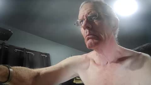 Snapshot of fantasyresort chatting on 12/15/25, 02:16 fantasyresort online show from 12/15/25, 02:16