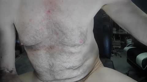 Snapshot of fantasyresort chatting on 12/19/25, 04:52 fantasyresort online show from 12/19/25, 04:52