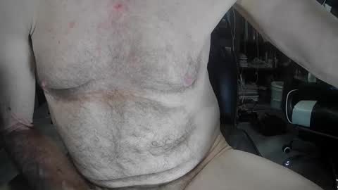 Snapshot of fantasyresort chatting on 12/20/25, 04:41 fantasyresort online show from 12/20/25, 04:41