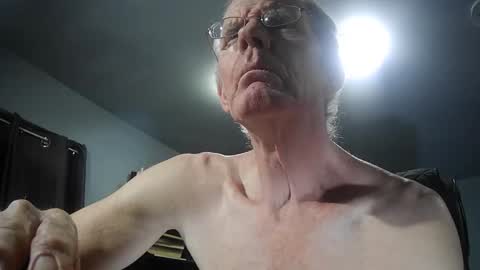 Snapshot of fantasyresort chatting on 12/21/25, 04:30 fantasyresort online show from 12/21/25, 04:30