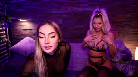 Snapshot of fantasystudiox chatting on 10/25/25, 10:59 Carmina online show from 10/25/25, 10:59