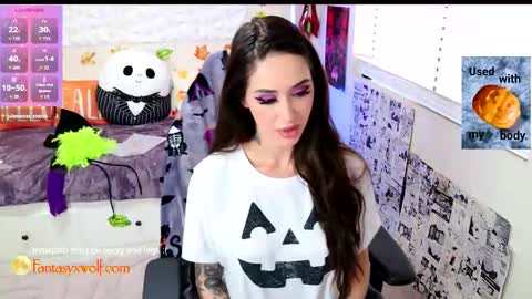 Snapshot of fantasyxwolf chatting on 10/27/25, 05:28 River online show from 10/27/25, 05:28