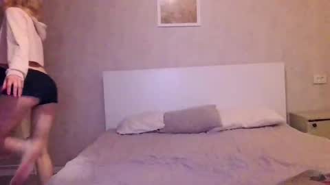 Kira online show from 12/03/24, 11:02