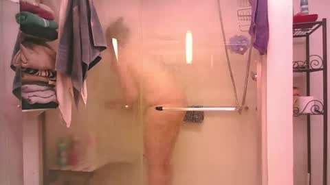 Snapshot of fapqueenc17 chatting on 12/20/25, 04:36 Scarlett online show from 12/20/25, 04:36