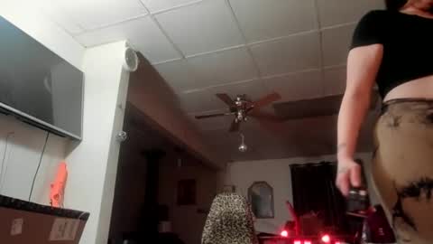 Snapshot of fapqueenc17 chatting on 04/03/26, 08:34 Scarlett online show from 04/03/26, 08:34