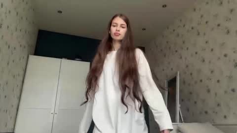 Snapshot of farahgramm chatting on 10/27/25, 09:57 Luna online show from 10/27/25, 09:57