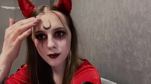 Snapshot of farahwinkles chatting on 10/24/25, 02:24 Maria online show from 10/24/25, 02:24