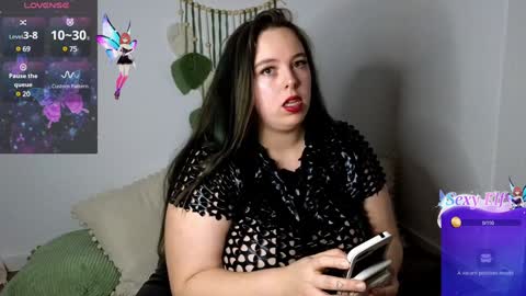 Snapshot of farannaee chatting on 12/15/24, 08:36 Fara online show from 12/15/24, 08:36