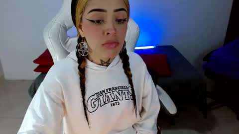 Snapshot of farichell chatting on 04/19/26, 10:12 fari online show from 04/19/26, 10:12