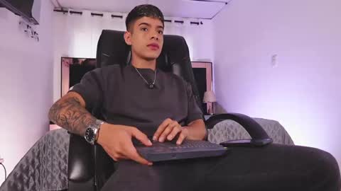 Snapshot of farid_jake_ chatting on 02/18/25, 08:03 farid_jake_ online show from 02/18/25, 08:03