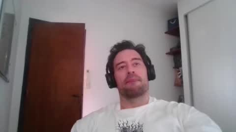 Snapshot of farolito373218 chatting on 11/11/25, 04:18 farolito373218 online show from 11/11/25, 04:18