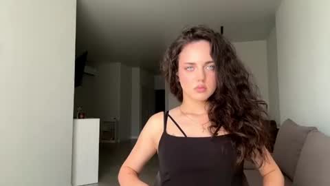 Snapshot of farrahburde chatting on 06/29/26, 10:15 Mia online show from 06/29/26, 10:15