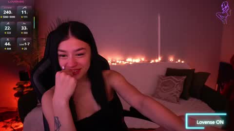 Snapshot of fatalenellie chatting on 04/14/26, 09:32 Nellie online show from 04/14/26, 09:32