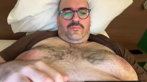 Snapshot of fatandfurry chatting on 11/26/25, 10:22 Mammouth online show from 11/26/25, 10:22