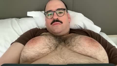 Snapshot of fatandfurry chatting on 04/11/26, 12:53 Mammouth online show from 04/11/26, 12:53