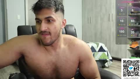 Snapshot of fatherfly001 chatting on 10/28/25, 01:31 fatherfly001 online show from 10/28/25, 01:31