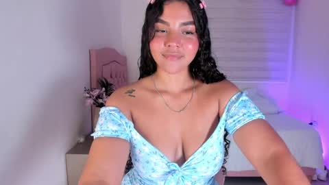 Snapshot of fatima_senghor chatting on 05/22/26, 08:03 Zoe online show from 05/22/26, 08:03